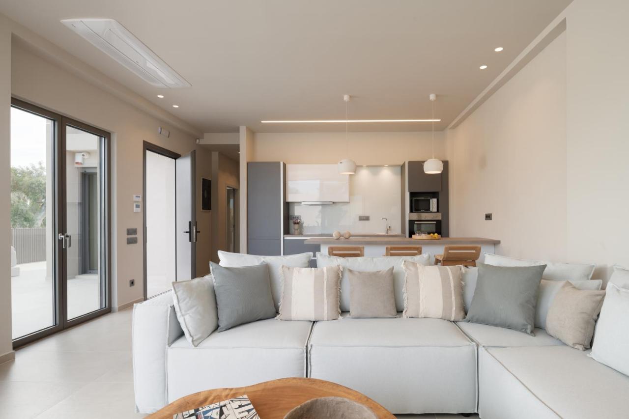Athina Luxury Villa, With Pool & Walk To The Beach, By Thinkvilla 하니아 외부 사진