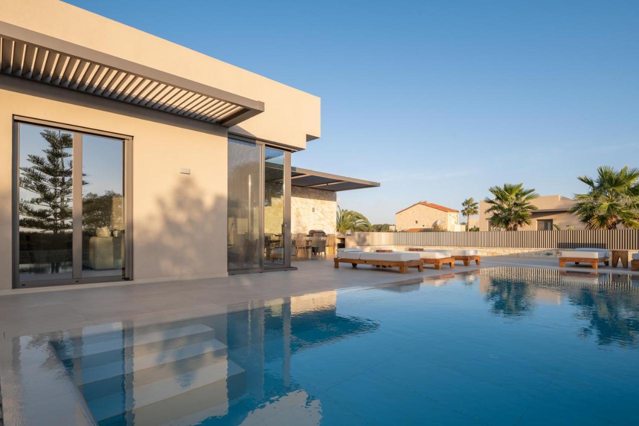 Athina Luxury Villa, With Pool & Walk To The Beach, By Thinkvilla 하니아 외부 사진