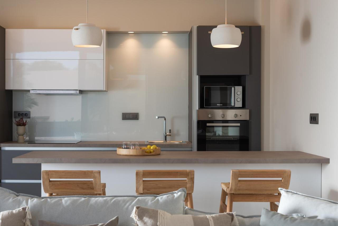 Athina Luxury Villa, With Pool & Walk To The Beach, By Thinkvilla 하니아 외부 사진