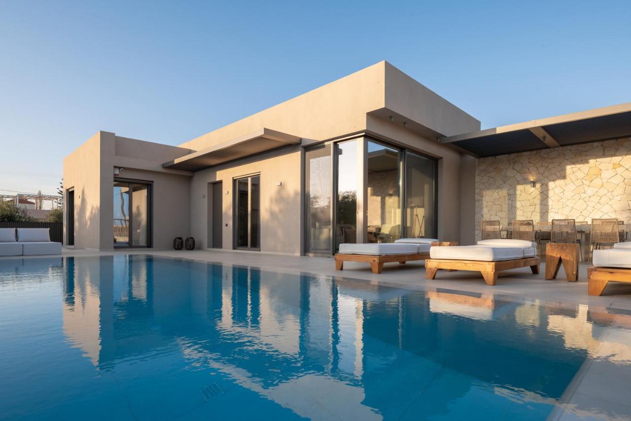 Athina Luxury Villa, With Pool & Walk To The Beach, By Thinkvilla 하니아 외부 사진