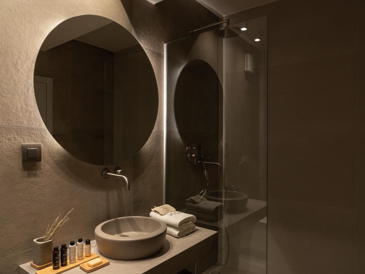 Athina Luxury Villa, With Pool & Walk To The Beach, By Thinkvilla 하니아 외부 사진