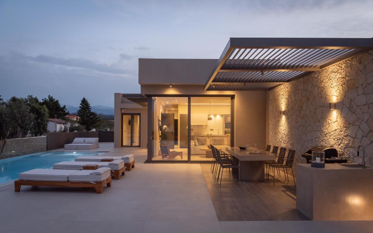 Athina Luxury Villa, With Pool & Walk To The Beach, By Thinkvilla 하니아 외부 사진