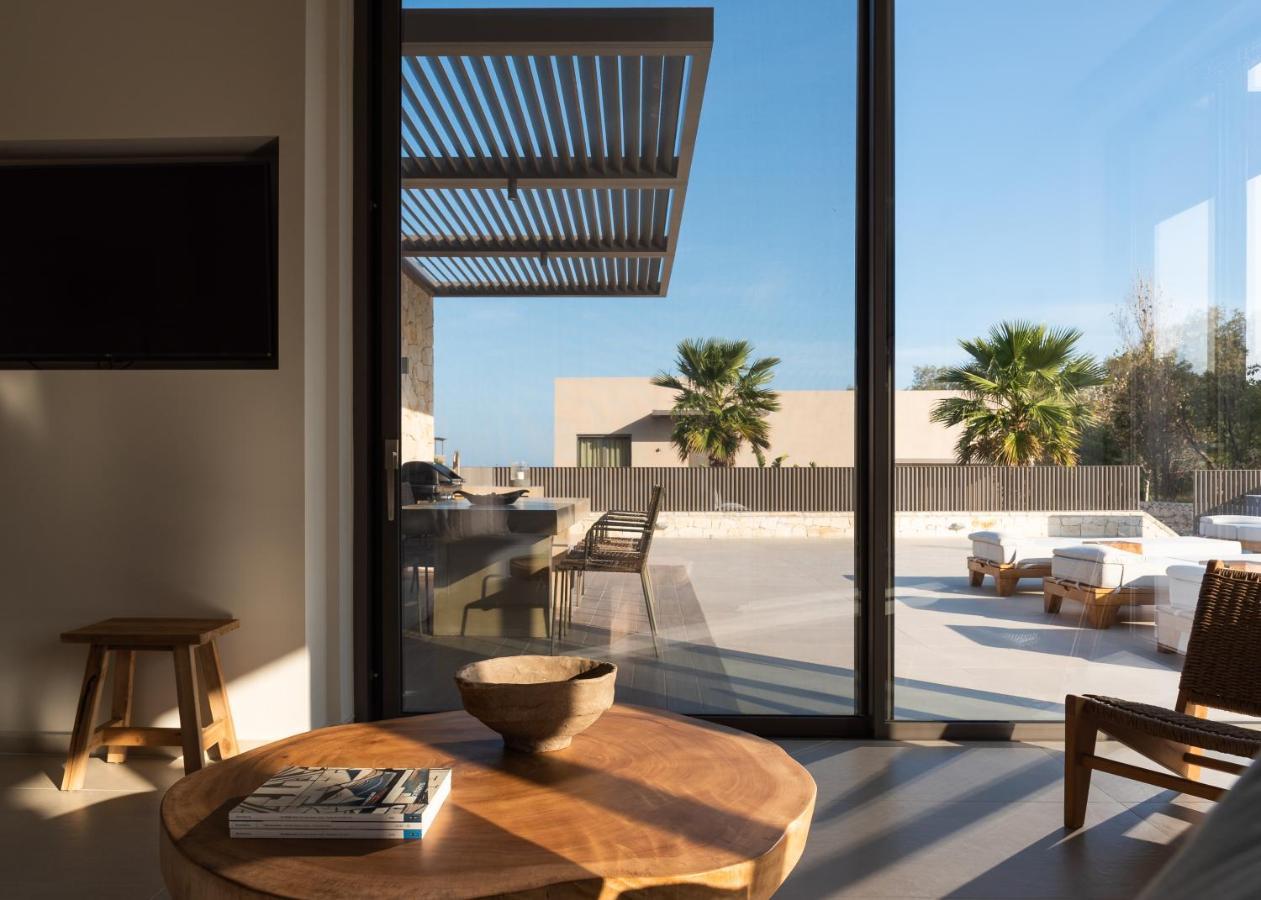 Athina Luxury Villa, With Pool & Walk To The Beach, By Thinkvilla 하니아 외부 사진