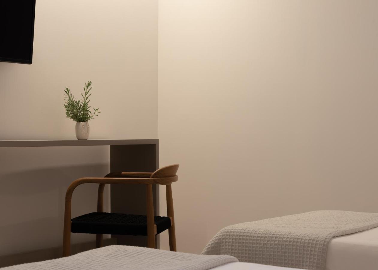 Athina Luxury Villa, With Pool & Walk To The Beach, By Thinkvilla 하니아 외부 사진