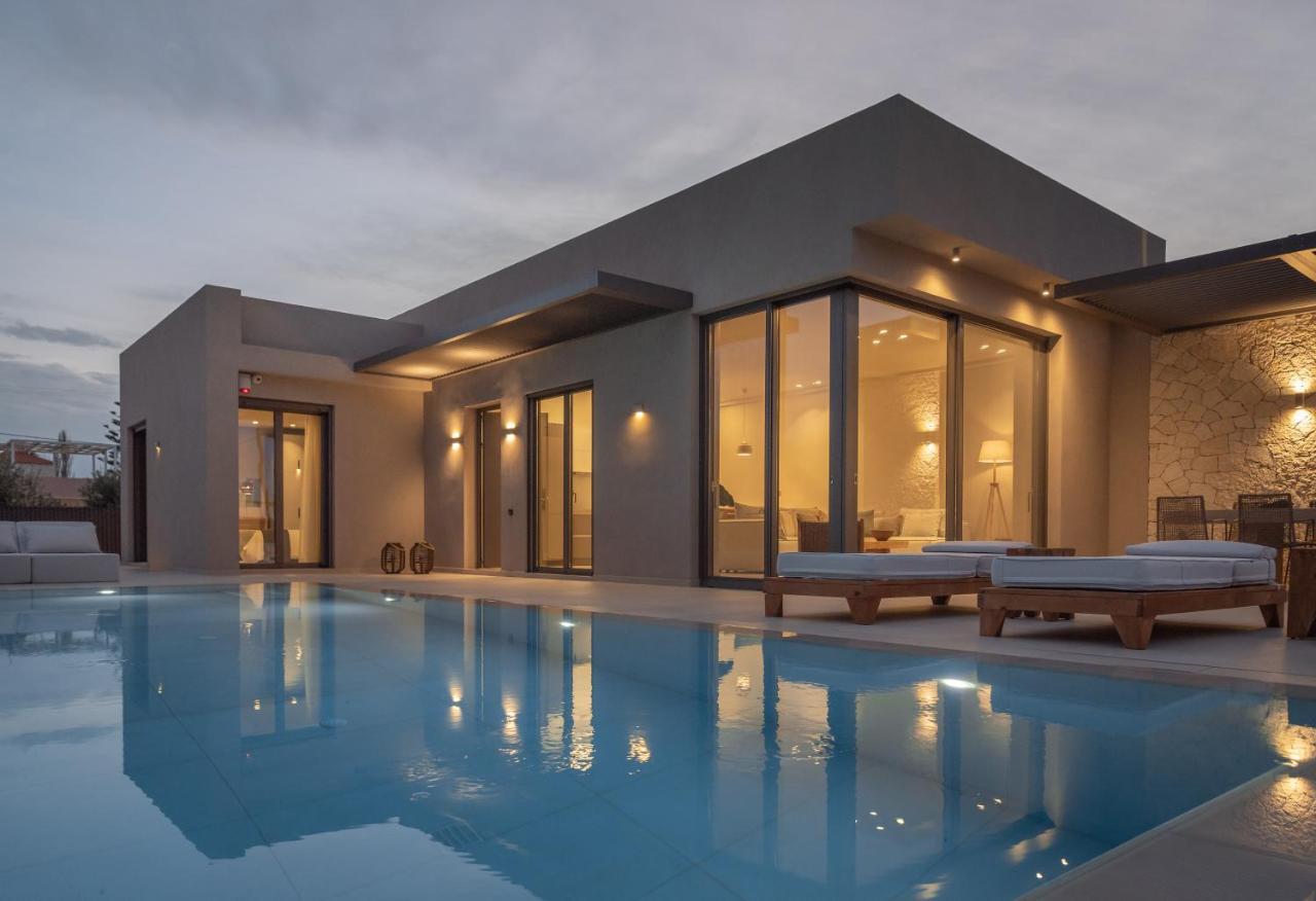 Athina Luxury Villa, With Pool & Walk To The Beach, By Thinkvilla 하니아 외부 사진