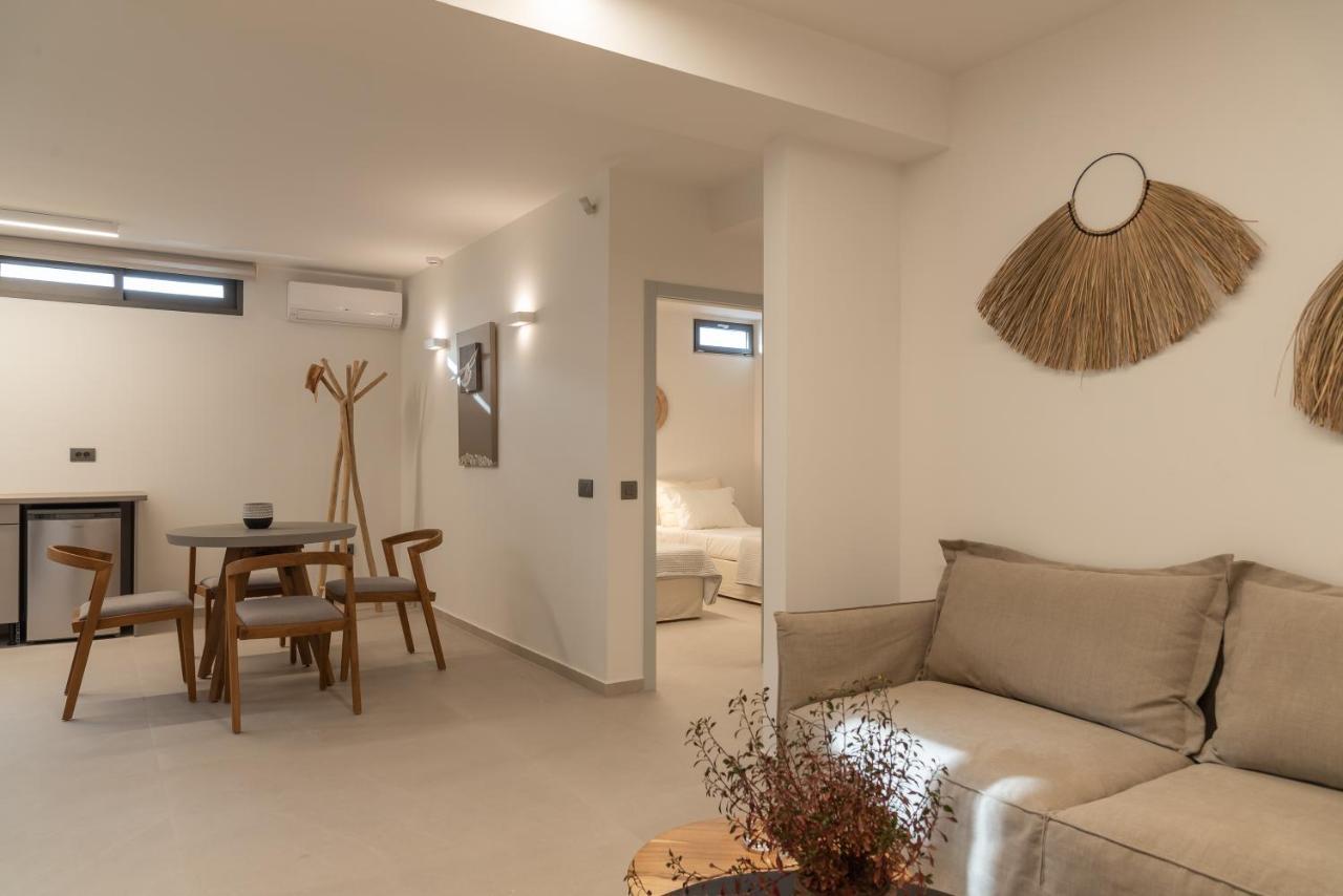 Athina Luxury Villa, With Pool & Walk To The Beach, By Thinkvilla 하니아 외부 사진