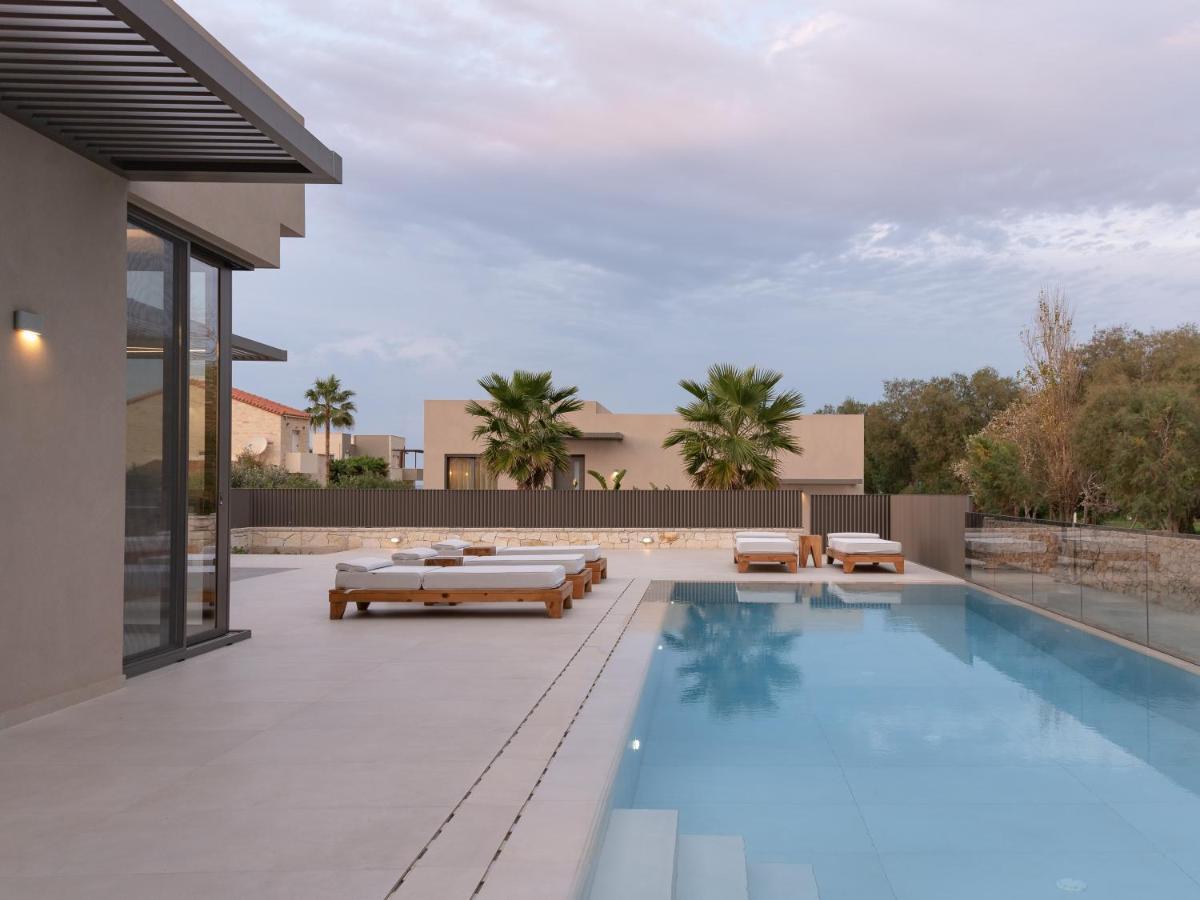 Athina Luxury Villa, With Pool & Walk To The Beach, By Thinkvilla 하니아 외부 사진