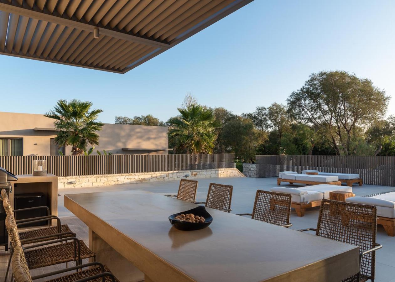 Athina Luxury Villa, With Pool & Walk To The Beach, By Thinkvilla 하니아 외부 사진