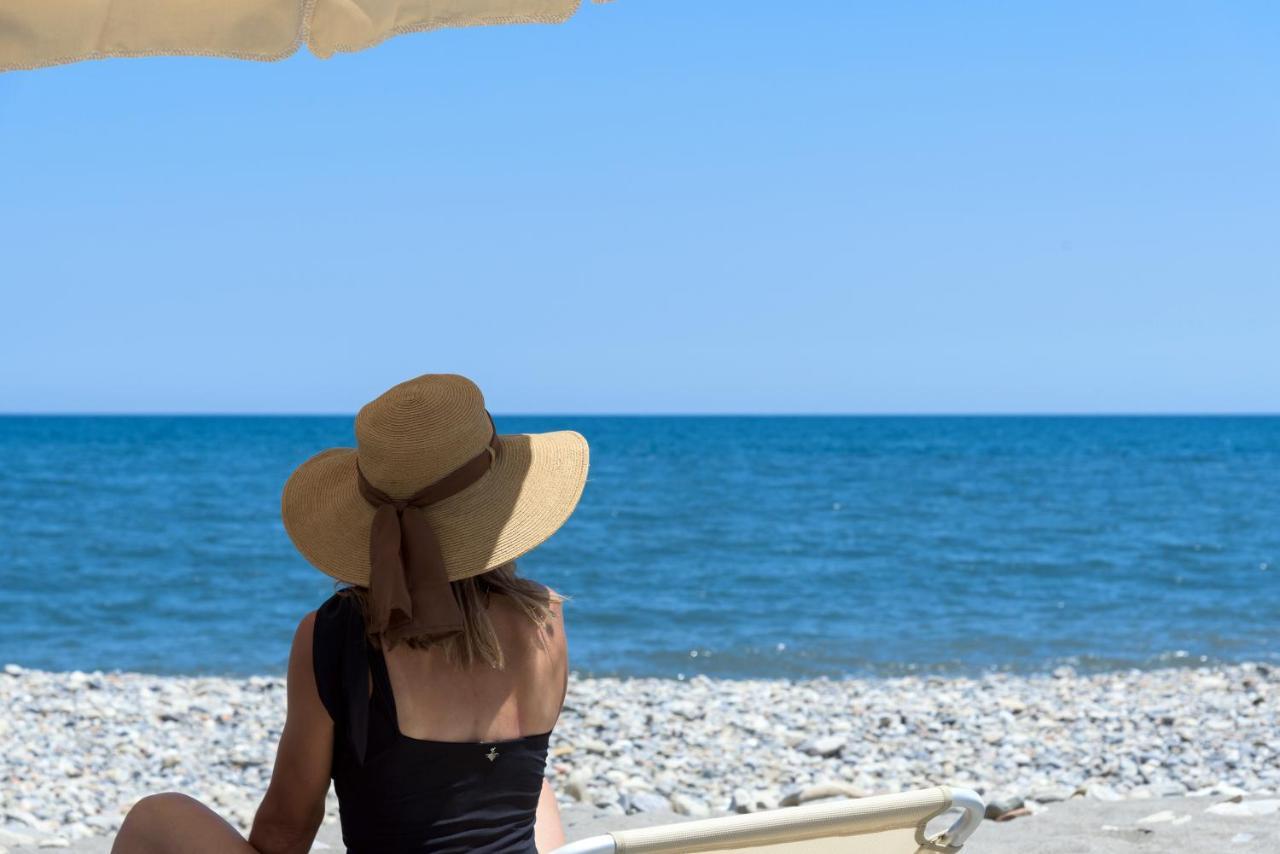 Athina Luxury Villa, With Pool & Walk To The Beach, By Thinkvilla 하니아 외부 사진