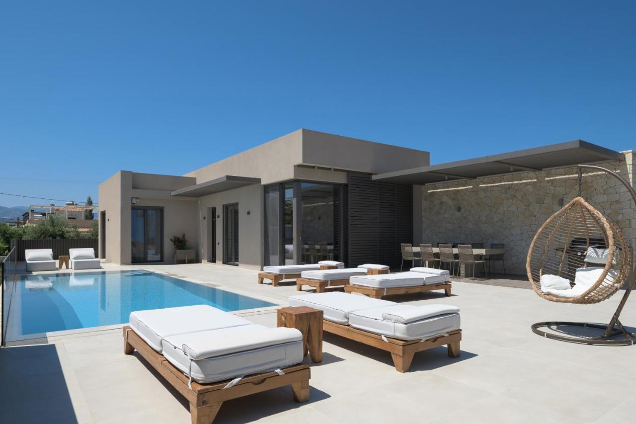 Athina Luxury Villa, With Pool & Walk To The Beach, By Thinkvilla 하니아 외부 사진