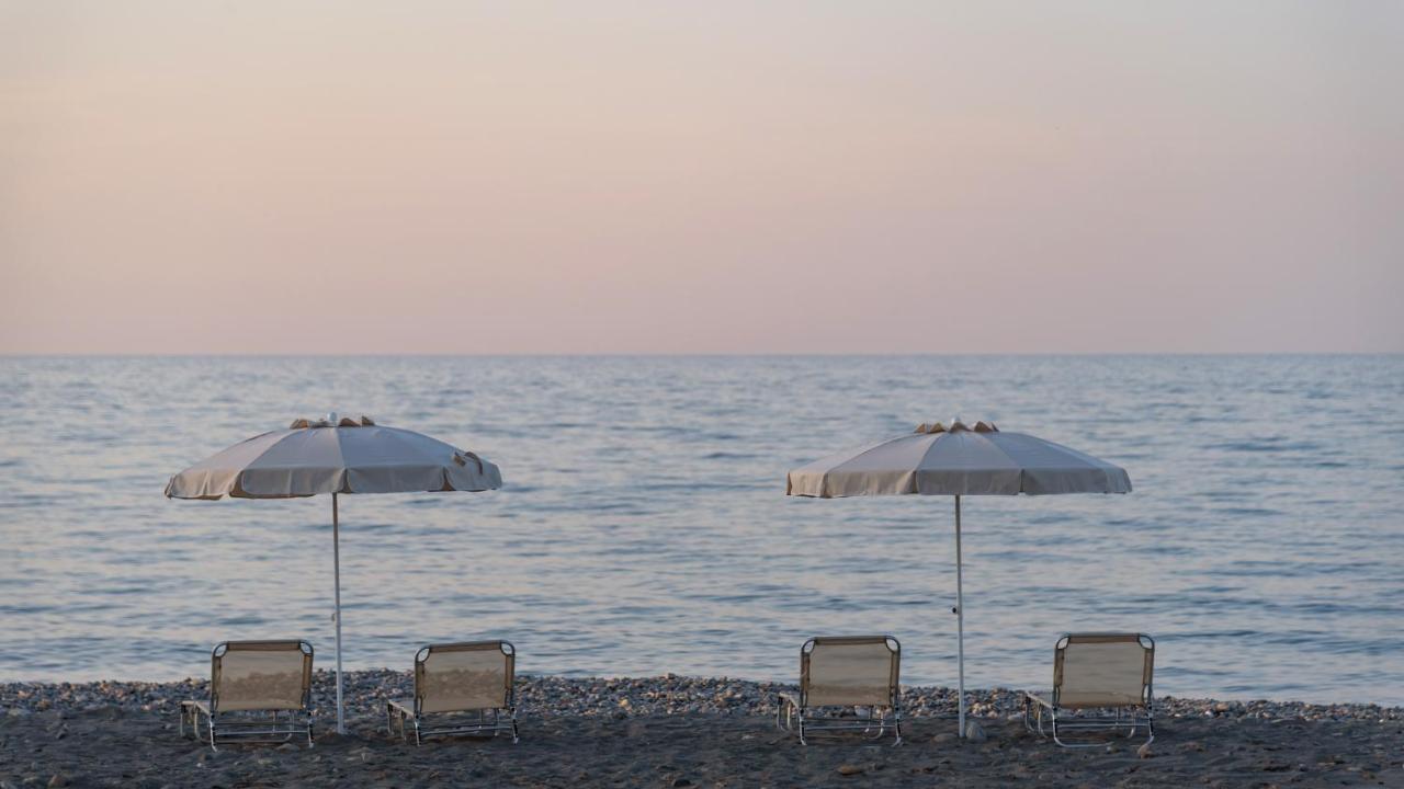 Athina Luxury Villa, With Pool & Walk To The Beach, By Thinkvilla 하니아 외부 사진